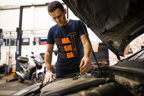 T-SHIRT Z NADRUKIEM MA SIĘ DA ROZMIAR L